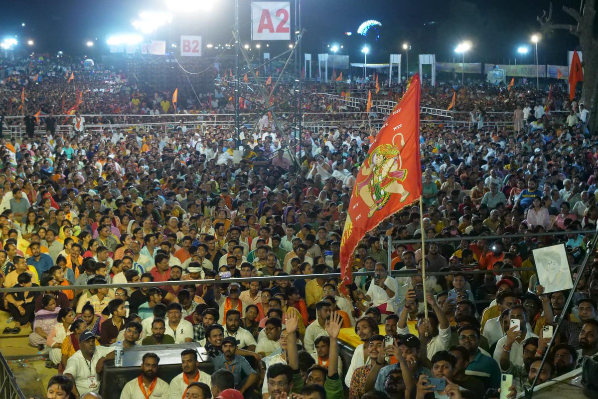 bageshwardham's tweet photo. अद्भुत अपार जनमानस….वडोदरा(गुजरात) https://t.co/iWuVt5CzIZ