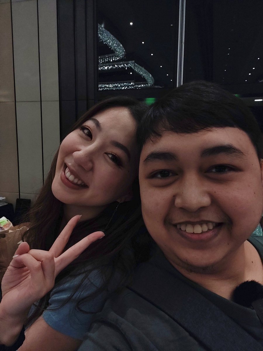 jahniboi's tweet photo. @100Thieves @Valkyrae @fuslie @Sykkuno I forgot to take one with @Sykkuno IM DUMB 🥲🫠🙃 https://t.co/qQHrdLmw6F
