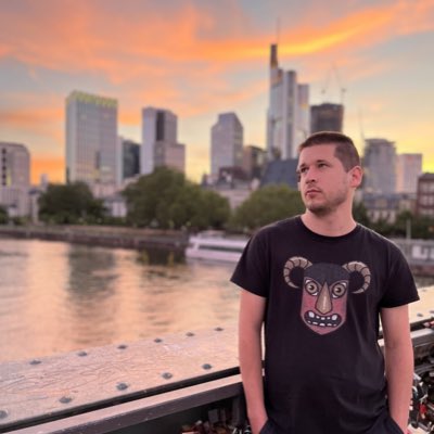 vakeszqe's tweet photo. #Frankfurt #NewProfilePic https://t.co/EyFF4hU6MS