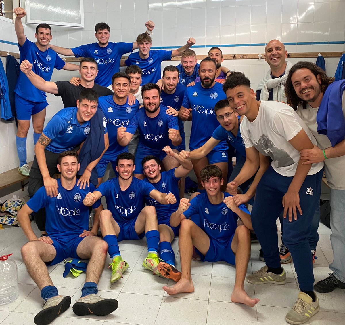 Victòria del Bini B contra un rival directe, el <a href="/udrotletmolinar/">Rotlet Molinar</a> B. 3-0 amb gols d’en Jaume Oliver i Jaume Llabrés (2) i arriba viu a falta d’un partit. Fins a lo darrer!!! 💙💙💪💪