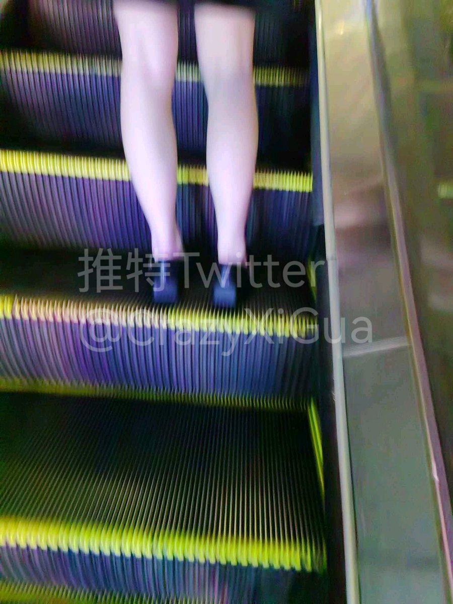 扫楼撤退在停车场碰到的，火速掉头跟上，各位推友来鉴定一下穿丝了没？#扫楼 #扫楼打胶 #玩鞋 #丝袜 #尾随 https://t.co/iufWfo0n4q