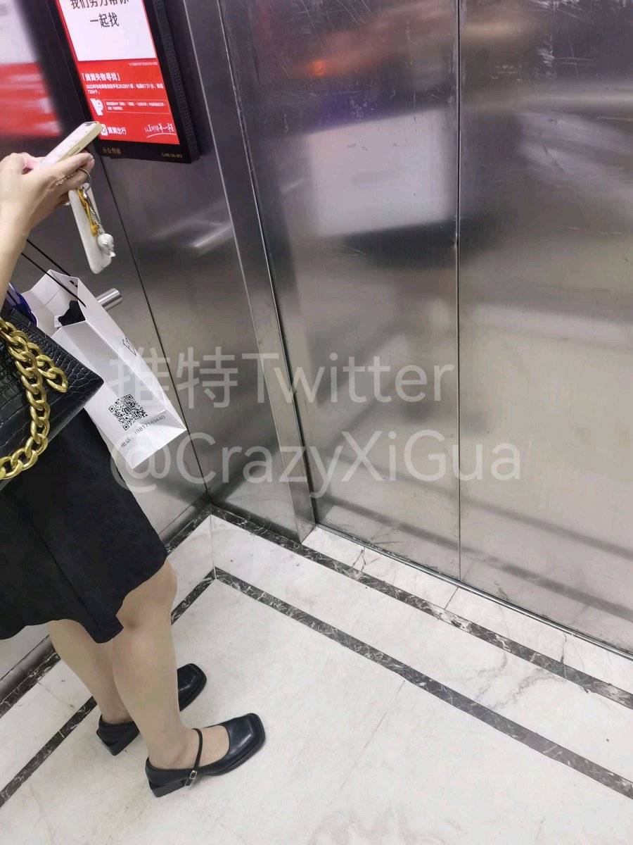 扫楼撤退在停车场碰到的，火速掉头跟上，各位推友来鉴定一下穿丝了没？#扫楼 #扫楼打胶 #玩鞋 #丝袜 #尾随 https://t.co/iufWfo0n4q