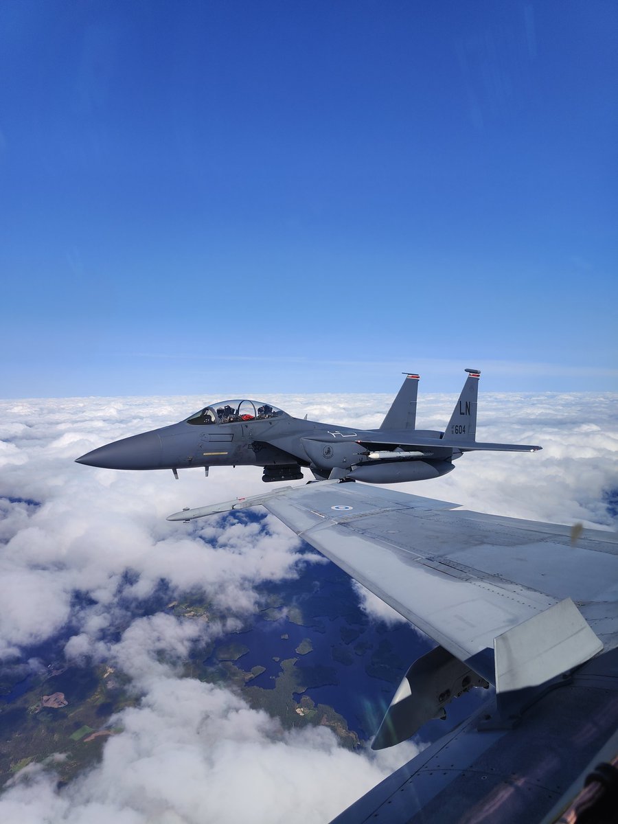 Onnittelut ylennetyille sekä palkituille. Olette ne ehdottomasti ansainneet 🇫🇮🙏

Toivotaan että pilven pohjat nousee ennusteen mukaan ja päästään näkemään historiallinen ylilento PV:n paraatiin Jyväskylään.

#ace23 #pvparaati