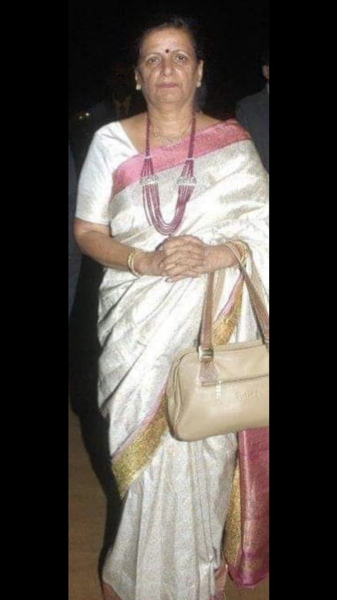 Dear @JyotiDh36968107 I pray that the Almighty gives you the strength to face this colossal loss! Your mother has such a graceful presence… May her soul rest in peace 🙏 All my love to you and your family in this distressing times.