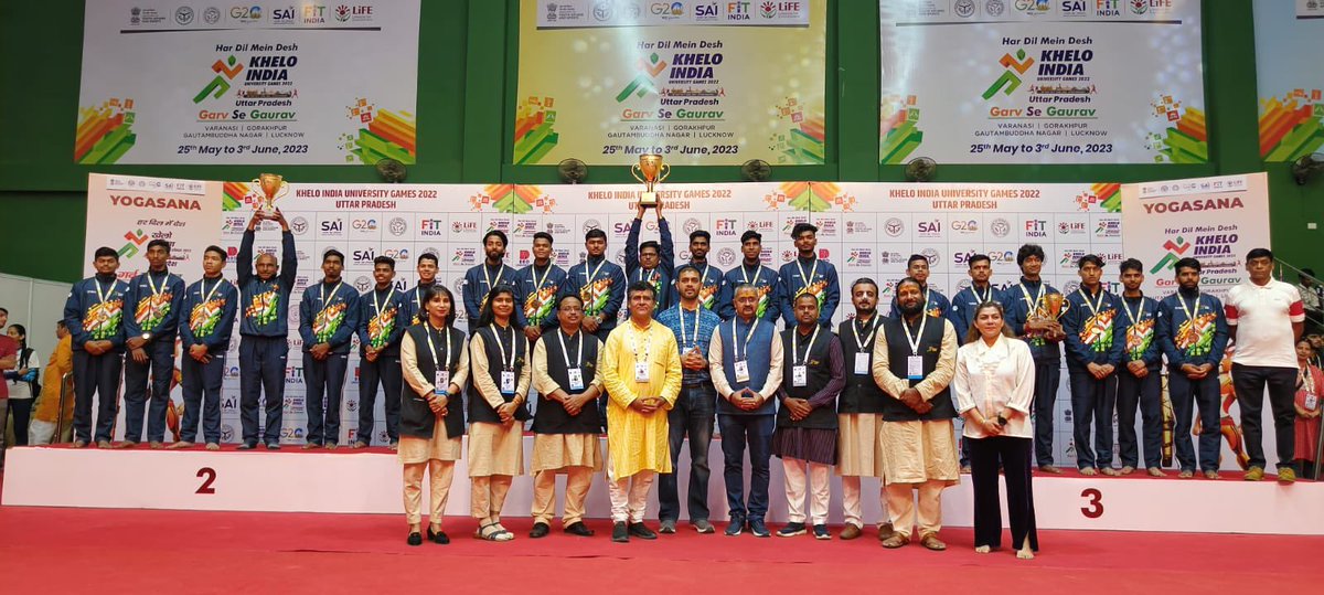 yogasanabharat's tweet photo. Our leadership congratulated the winners for the men’s #KIUG.

These champions have persevere and trained 4 to 6 hrs a day to get to this platform of success.

#hardwork #winning #excellence #competition #kheloindia #varanasi #BHU https://t.co/1fxJiedStg