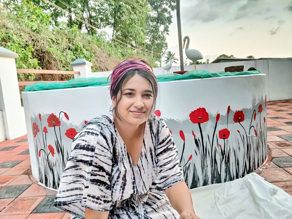 snehap_ahuja's tweet photo. The before & after of my latest project - 'Painted Well' 🎨🖌️✨
#mural #painting #outdoorart #emulsionpaint #floral #landscape #red #poppies #vangogh #monet #artlife https://t.co/4EB8WwHN74