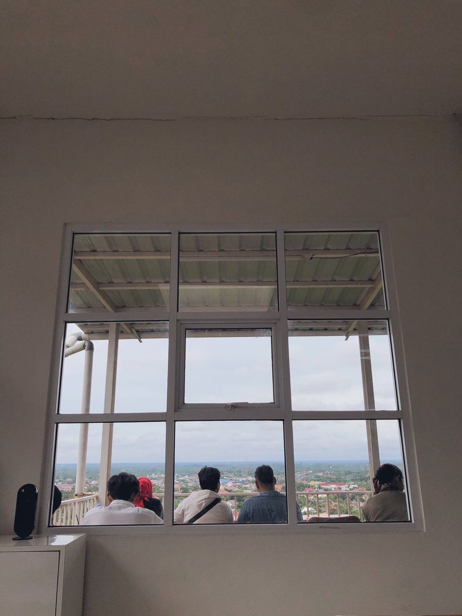 earthcodee's tweet image. Jauh-jauh kesini cuma untuk minum 😭🤟