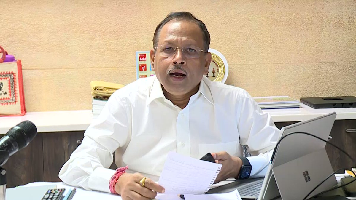 ଶ୍ରୀଯୁକ୍ତ ପ୍ରଦୀପ ଜେନା ମହାଶୟଙ୍କ କାର୍ଯ୍ୟ ରାଜ୍ୟର ଅନ୍ୟ ଆୟେସ୍ ବାବୁମାନଙ୍କ ପାଇଁ ଉଦାହରଣ ହେବା ଉଚିତ।
୧୯୯୯ ମହାବାତ୍ୟା ଠାରୁ ଆରମ୍ଭ କରି ବର୍ତମାନର ରେଳ ଦୁର୍ଘଟଣା ପର୍ଯ୍ୟନ୍ତ ଓଡ଼ିଶାର ସମସ୍ତ ବିପର୍ଯ୍ୟୟ ସମୟରେ ତାଙ୍କ ଅବଦାନ ଅତୁଳନୀୟ ।

Truly a public servant &amp; "Man of the moment"

<a href="/PradeepJenaIAS/">Pradeep Jena IAS</a>