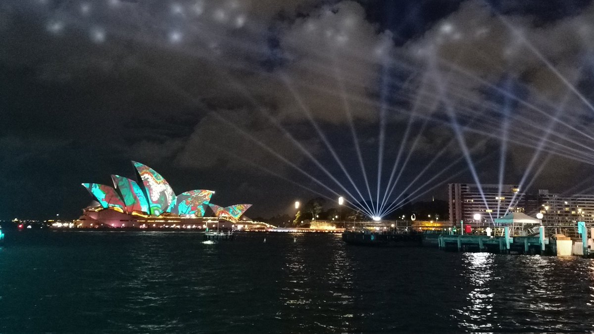 Brenda_Mii2's tweet photo. Saw lots of pretty lights in the city last night. https://t.co/RWVWDpKUOD