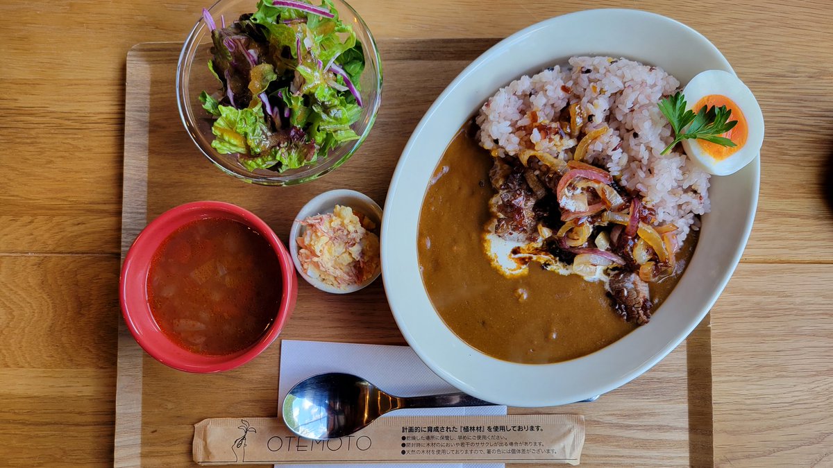 Commuting_rush's tweet image. 3年ぶりくらいに土合に行きましたが土合が観光地化されていました！駅構内にカフェと道を挟んだ向かい側にもカフェ＆レストランが有り良い感じでしたね。
#土合駅