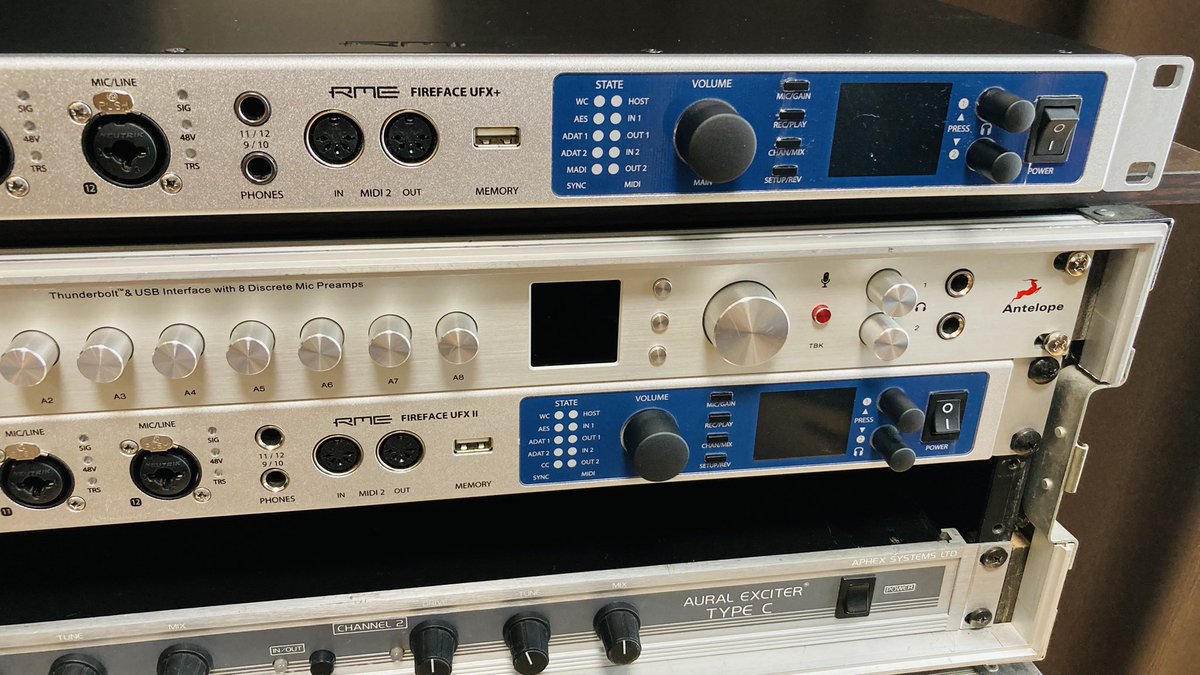 ドラマーには必須UFX+。
これまで使っていたUFX2らと並べることで日々の暮らしが何故困窮するのか解せる本日。
ありがとうございます。
#rme #drum #recording