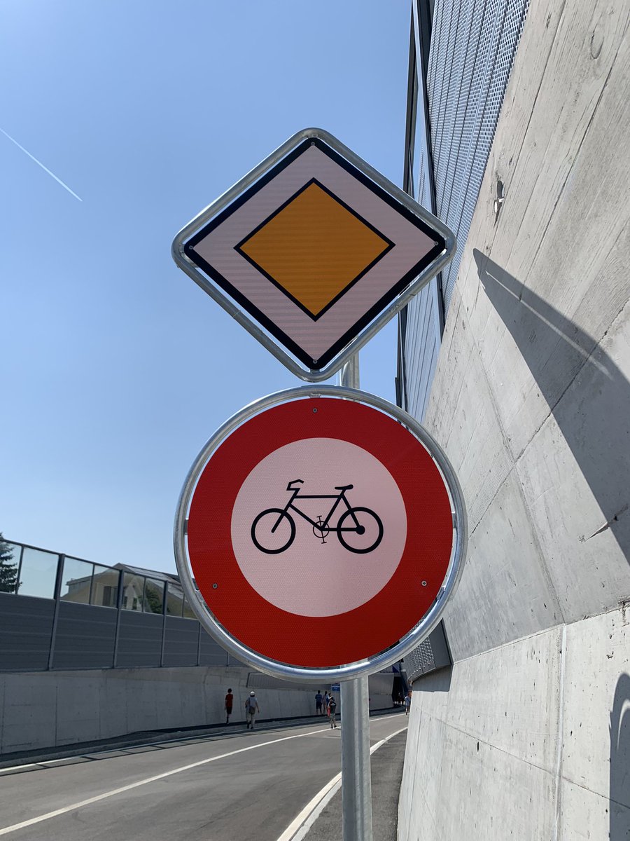 BRizzardi's tweet photo. Guete Morge ☀️
Gestern an der Eröffnung des Autobahnzubringers in der Nähe gewesen. Endlich ist diese Baustelle zu Ende… auch wenn man da nicht mit dem Velo durchfahren darf.
Ich wünsche Euch einen schönen Sonntag.
#autobahn #bickwil #ottenbach #obfelden https://t.co/pPlFSa8RWE