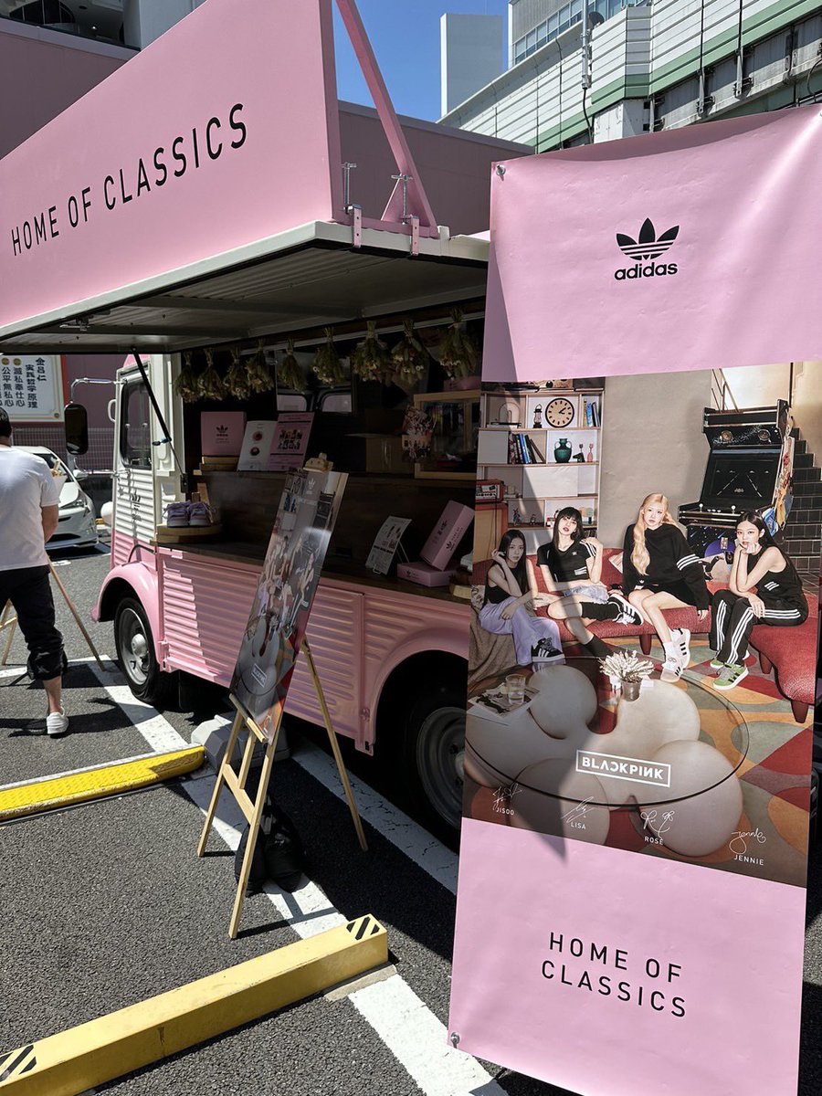 BLACKPINK x ADIDAS special food truck in shinsaibashi, osaka 🇯🇵