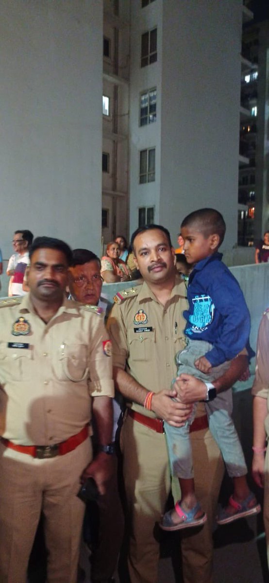 गौतम बुद्ध नगर में बिसरख़  छेत्र के पंचशील हाइनीश सोसाइटी से बच्चा गुम हो गया था, मां बाप बहुत परेशान थे। बिसरख थाना की तत्परता से बच्चे को समय पर ढूंढ लिया गया। धन्यवाद Sho अनिल कुमार जी व SI भरत जी एवम साथी <a href="/SHObisrakh/">SHObisrakh Central Noida</a> <a href="/noidapolice/">POLICE COMMISSIONERATE GAUTAM BUDDH NAGAR</a> <a href="/CMOfficeUP/">CM Office, GoUP</a> <a href="/Anilrajput91920/">SHO Bisrakh</a> <a href="/BHARATS92745073/">BHARAT SINGH</a>