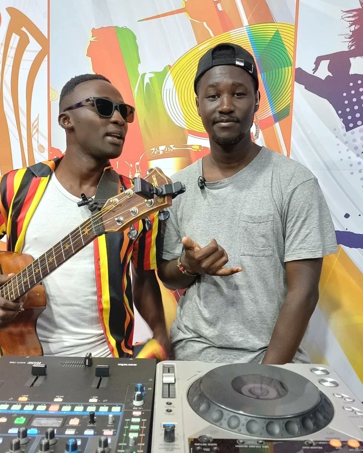 AlexKaraniKe's tweet photo. Our guest today is Javan Jerry a vocalist annd a guitarist #Tambirasunday @lookuptv @AlexkaraniKe @ikythedj and @Zoe_music_ @alex_gvng_gvng https://t.co/rFjdQkiUEG