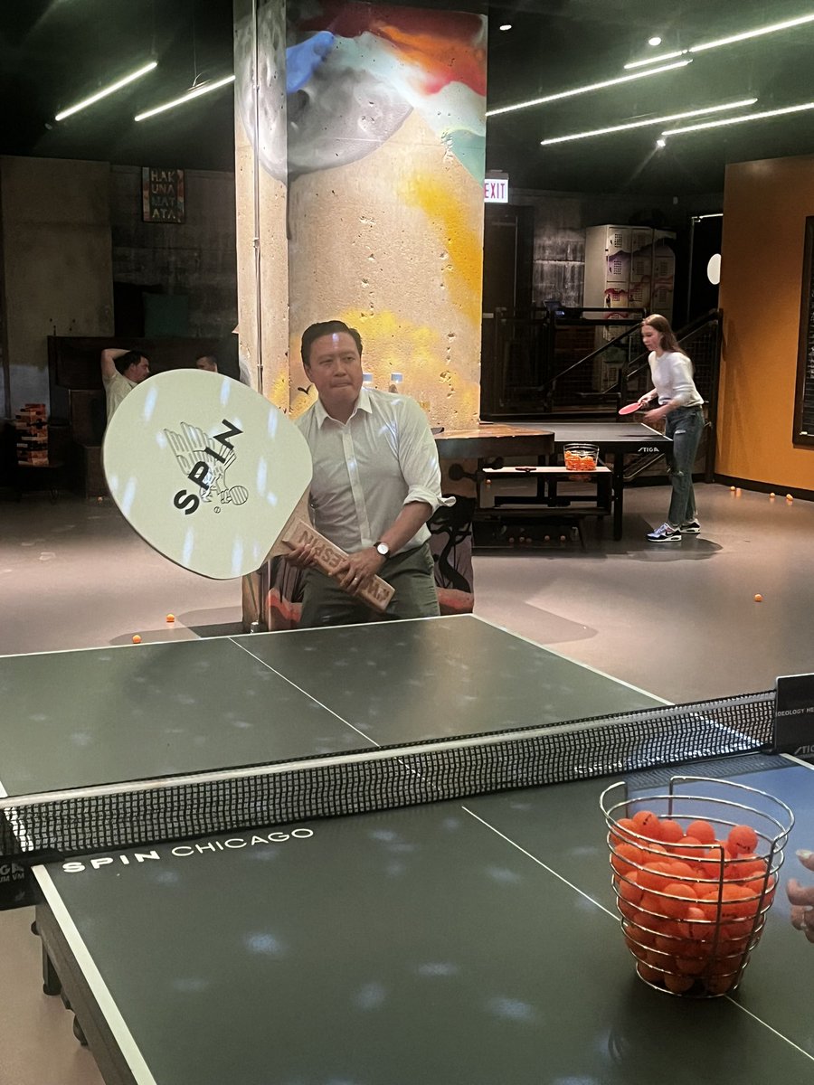 StephenVLiu's tweet photo. Fun times @SPiNWindyCity post #ASCO23 with good friends @delvysra @benlevylungdoc @mike_gramling @Jbauml @HosseinBorghaei @IDEOlogyHealth @AnaArance1 https://t.co/Er2veESXWN
