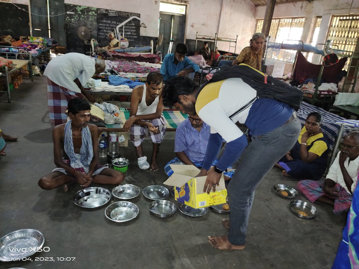 RathaTrust's tweet photo. Today morning food sponsor Aravind Pillai @redramkumar
#அன்னம்சேமி #அன்னம்பகிர்
திட்டம்  உணவ வழங்கு��் உறவுகளை வரவேற்கிறோம்
#public #service #poor #free #india #mission #cuddalore #district #tamilnadu 
#environmental  #development #accident #fırsat  #service #savebirds #savetrees https://t.co/zzCH0Q3smf