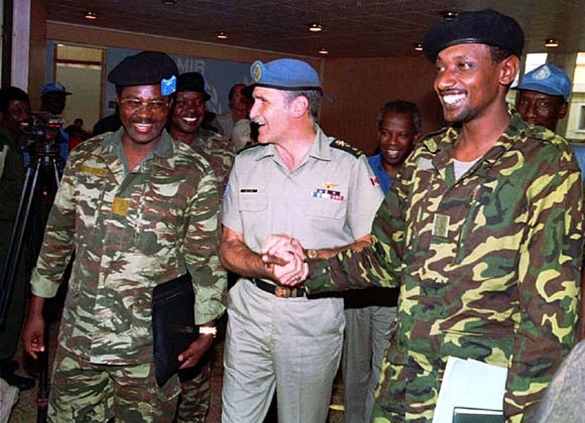 Ubumwe bw'Abanyarwanda <a href="/rpfinkotanyi/">FPR-Inkotanyi</a> zaharaniye zabugezeho kubera kubwemera, kubwigisha no kubushyira mu bikorwa. Iyi foto ya mbere ya Jenoside, uhereye ibumoso ni Jenerali Marcel Gatsinzi--RIP (icyo gihe ari Koloneri muri FAR), hagati ni Jenerali Romeo Dallaire wayoboraga ingabo