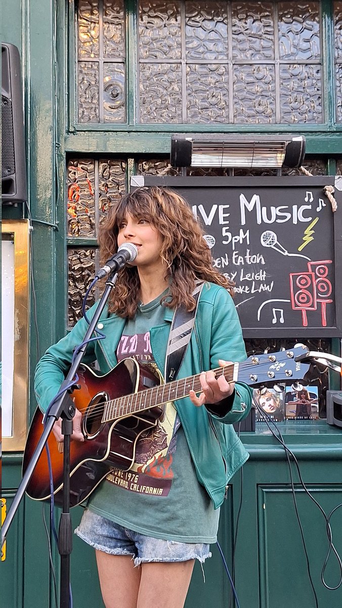 Crazydude10Dm's tweet image. @BR00KELAW from @boroughmarket Market porter put on by @Success_Express