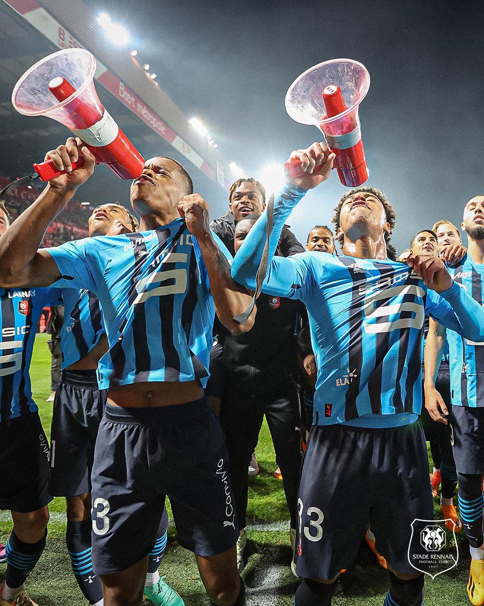 staderennais's tweet image. 👋 Les Rouge et Noir vous souhaitent un excellent dimanche ! ☀️