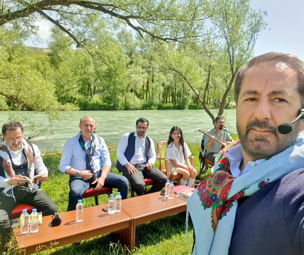 Başladık...

Munzur'un kenarındayız... Bugün görevimiz büyük...

#munzurözgüraksın
#munzurasahipçık

<a href="/halktvcomtr/">Halk TV</a>