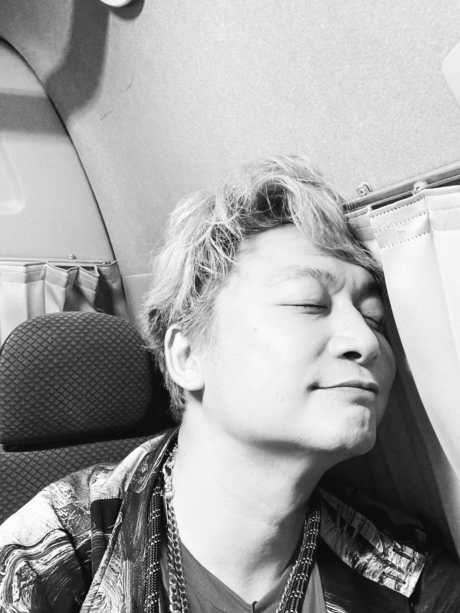 Fxwr5NDaMAEB4-U?format=jpg&name=orig