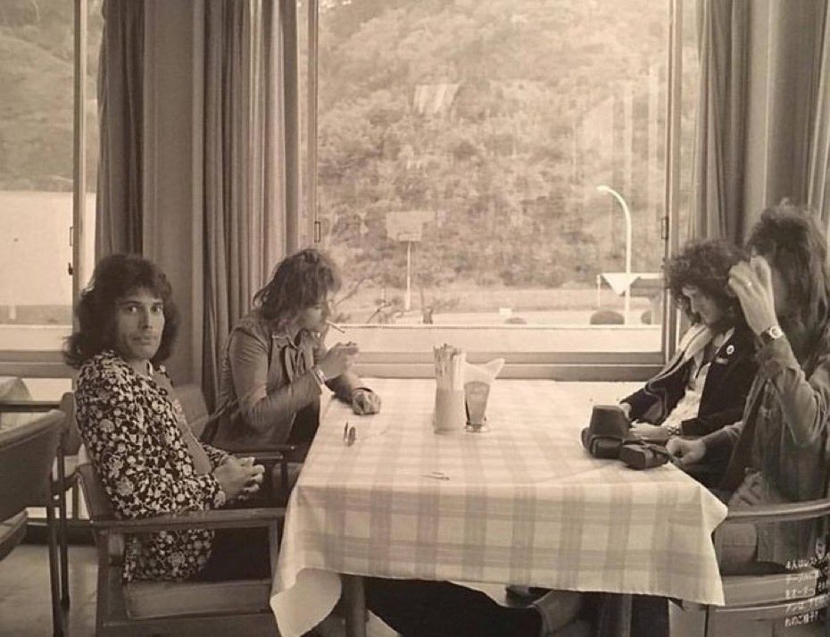 Them 💟 70s
#FreddieMercury 
#DrSirBrianMay 
#RogerTaylor 
#JohnDeacon #Queen