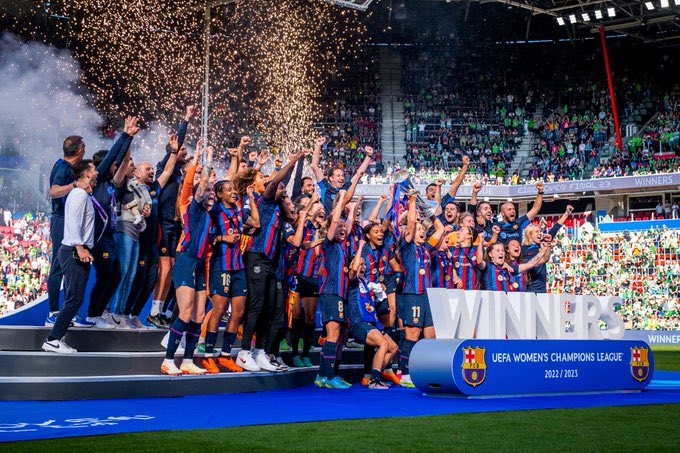 الف مبارك الى لاعبات نادي برشلونة لكرة القدم لاحرازهم بطولة دوري ابطال أوروبا لنساء لكرة القدم