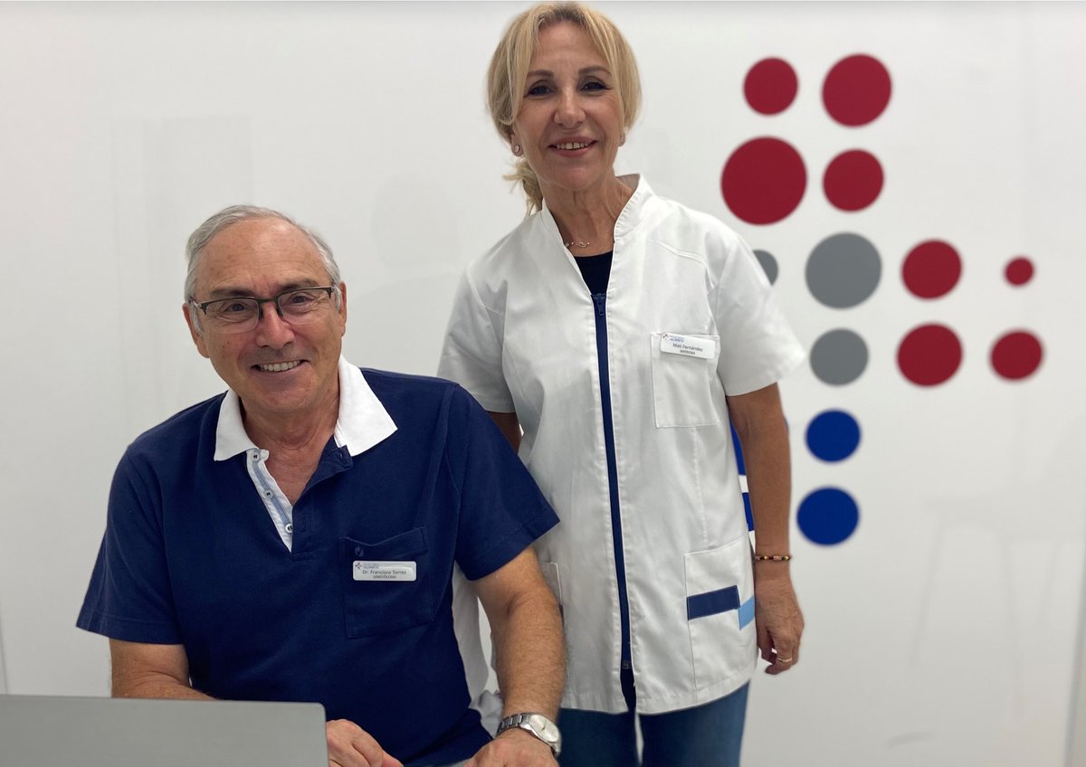 El Dr. Francisco Torres, que dirige nuestro nuevo servicio de Ginecología y Obstetricia, y la matrona Mati Fernández son los encargados de brindar la mejor atención posible a cada paciente!!