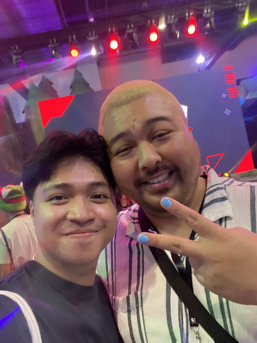 1Ilao's tweet photo. Honored to meet the yoru man himself! @rycoux https://t.co/pQyFwVgvLT