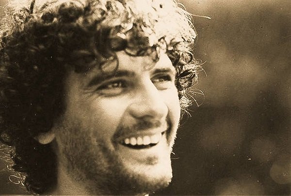 29 anni fa ci hai lasciato 
29 anni fa ci hai fatto piangere
29 anni fa sei diventato immortale....
29 anni dopo ridiamo da soli se pensiamo ad una delle tue tante battute...
CIAO MASSIMO.
