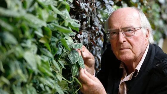 #CO2MonAmour avec Francis Hallé, aventurier du vivant, faiseur de vie, amoureux des arbres, dans son jardin à Montpellier.
Son rêve ? Recréer une forêt primaire européenne. 
Laisser à travers elle un espoir de vie à nos enfants. #nature #arbre #forêt
👉radiofrance.fr/franceinter/po…