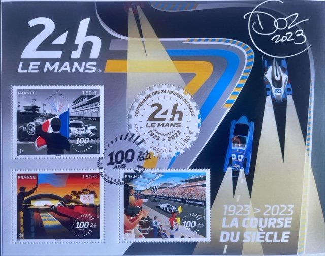 # Emission du bloc pour le centenaire de la course mythique des 24 Heures du Mans. Réalisation dessin de l'artiste et signataire 'DOZ' ; Une super prouesse technique d'impression de l'imprimerie du timbre (Philaposte) liant la qualité à l'art, la dentelure à la dorure gaufrée.