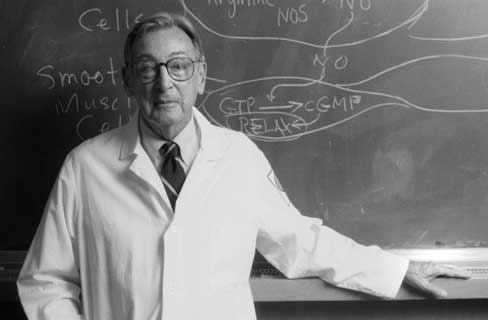 “Within the first couple of years of high school, I knew that I would like to be a scientist.”

Biochemist Robert Furchgott made significant contributions to our understanding of how nitric oxide affects our blood vessels, helping us to develop new medications for heart disease.