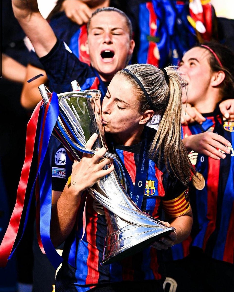 iris__fcb's tweet photo. Todavía sigo en una nube..... WE ARE THE CHAMPIONS https://t.co/bPIzqSHmkf