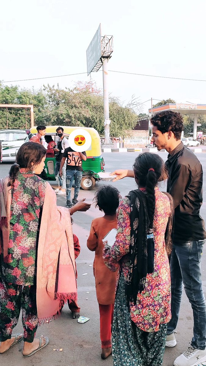 Sahnawazkhan21k's tweet photo. #lucknowhelpinghands#Lucknow #zerohunger #zerohungerindia https://t.co/G6GdW2SS7W