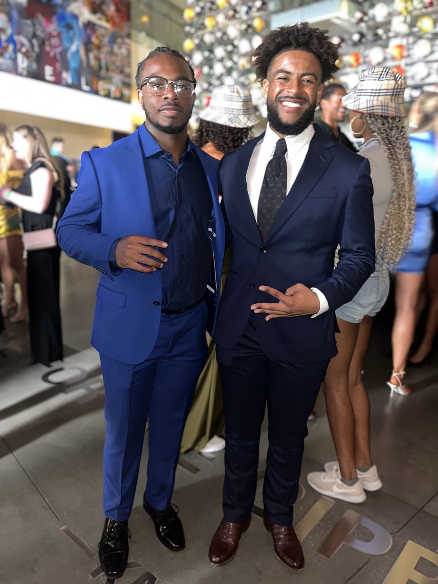 T_WilliamsD1's tweet image. Pleasure meeting ⁦@ChaseQB11⁩ last night ⁦@NILSummit⁩,a lot of positive vibes ,we will definitely be doing some joint ventures together in the near future. It took the #NILSUMMIT to bring together two Stanford and UCLA student/athletes ! #Playmaker #NIL #PAC12