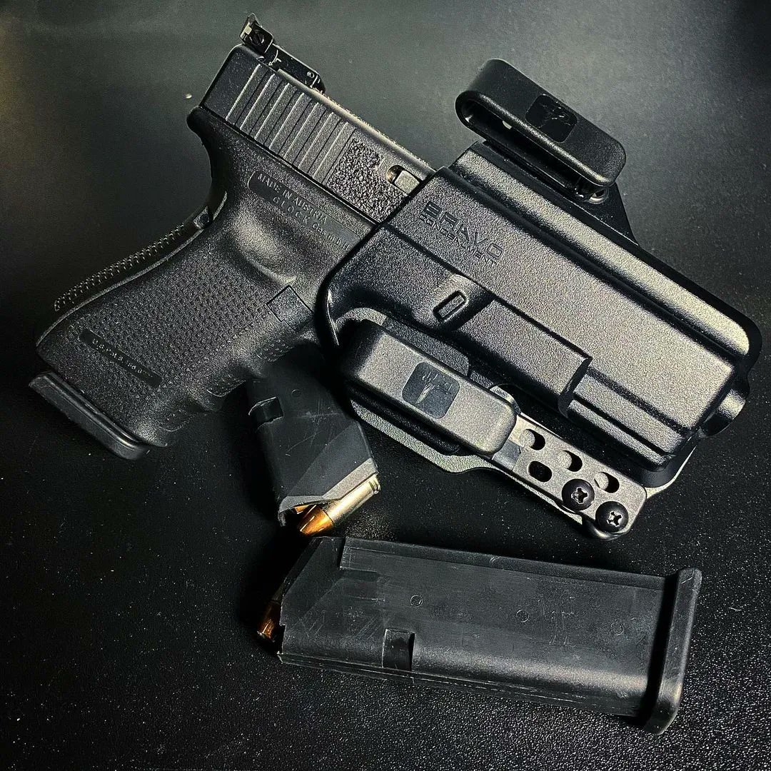 BravoHolsters's tweet photo. Such a great EDC!
Repost from @marco_b_silva
#glock19 #glock19gen4 #glockperfection #bravoconcealment #bravoconcealmentholsters #eemanntech #eemanntechbestparts #eemanntechportugal https://t.co/AnCykvEyJ6