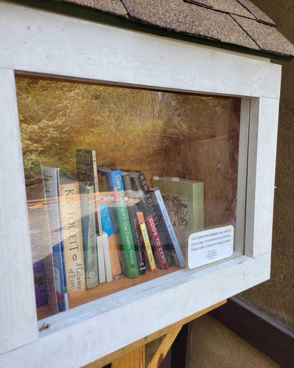 VanVleckGardens's tweet photo. Do you know about our #LittleFreeLibrary
Located outside our Visitor Center, this cute little #library was created in order to help encourage #environmentalliteracy
On your next visit, stop by and find something new to learn about, or #leaveabook behind for someone to enjoy. https://t.co/skcRu5SXpU