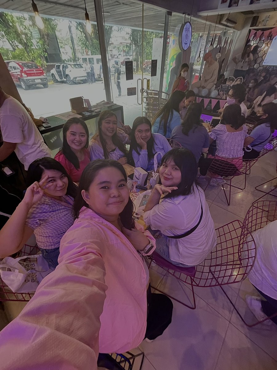 _mochiimmy's tweet image. Thank you so much Team @hi_homeroom and to all the organizers 💜💎 We appreciate you all 💗 #btsvt_homeroom #armycarat #btsvt