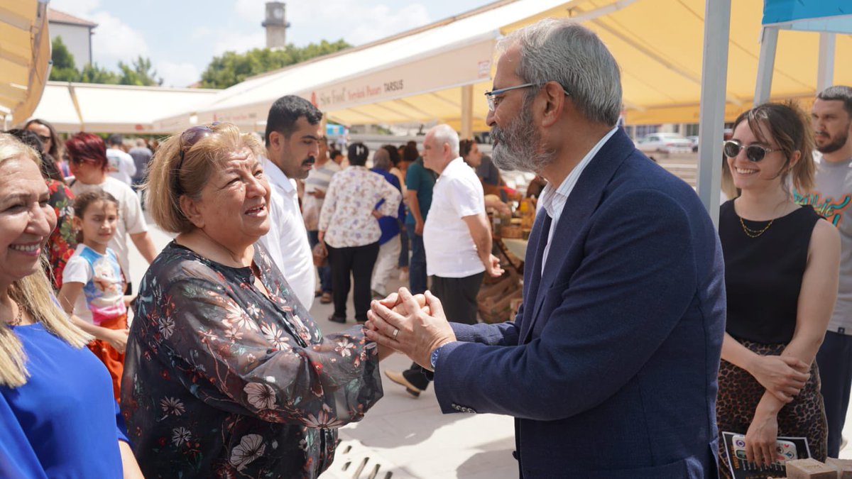 Dünyanın 70. Türkiye’nin 4. Slow Food Yeryüzü Pazarımızda stant açan esnaflarımızı ziyaret ederek kolaylıklar diledik, vatandaşlarımızla sohbet ettik. 

Üreticiden tüketiciye ulaştırılan doğal ürünler için Yeryüzü Pazarımızı ziyaret etmeyi unutmayın.