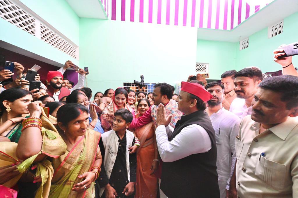 yadavakhilesh's tweet photo. शादी समारोह, आज़मगढ़। https://t.co/sPtmulz04l