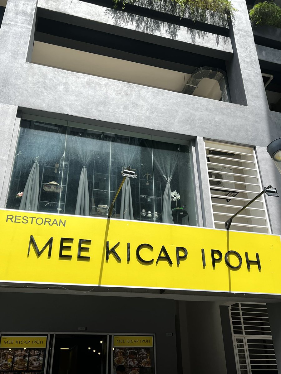 swacinta's tweet photo. Baru dapat tahu ada satu restoran Mee Kicap Ipoh yang sedap dekat Southville, Bangi. 

Portion banyak plus murah semua bawah RM10 😍 https://t.co/zD00IGW6xX