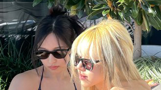 godmitzu's tweet photo. Mina: "I thought you wanted the Australia swimming pool pictures so badly ... ㅋㅋㅋㅋ"
Chaeyoung: "Anyone curious about our summer?"

WE'RE FIGHTING FOR OUR LIVES OUT HERE AND THIS IS JUST A JOKE TO THEM 😵‍💫😵‍💫 https://t.co/MggfpOMKOs