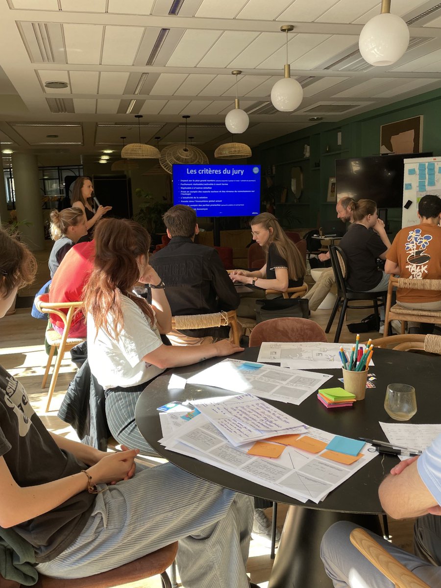 ekino_France's tweet photo. ⏰L’heure tourne pour tous ces cerveaux en ébullition, on a hâte de leur présentation 🤩 #hackforclimate https://t.co/6qIiDuyUL0