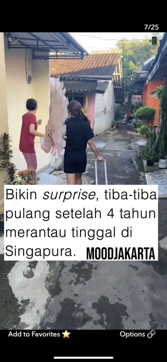 Momen seorang yang baru pulang setelah 4 tahun merantau di Singapura, dan kepulangannya tanpa di ketahui oleh ibunya. Reaksi ibunya pun terlihat begitu kangen sama anaknya tersebut.

[📸 Tiktok/herlanherlin08]