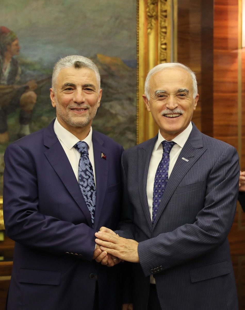 Ticaret Bakanlığı'mızda Devir Teslim Töreni’ndeyiz.

Görevini devreden <a href="/ticaret/">T.C. Ticaret Bakanlığı</a> Bakanımız Sn. <a href="/mehmedmus/">Dr. Mehmet Muş</a>’a destek ve çalışmalarından dolayı teşekkür ediyor, görevi devralan <a href="/ticaret/">T.C. Ticaret Bakanlığı</a> Bakanımız Sn. <a href="/omerbolatTR/">Prof. Dr. Ömer Bolat</a>'a başarılar diliyorum.
Destekleri çok önemli.

<a href="/deikiletisim/">Dış Ekonomik İlişkiler Kurulu - DEİK</a> olarak