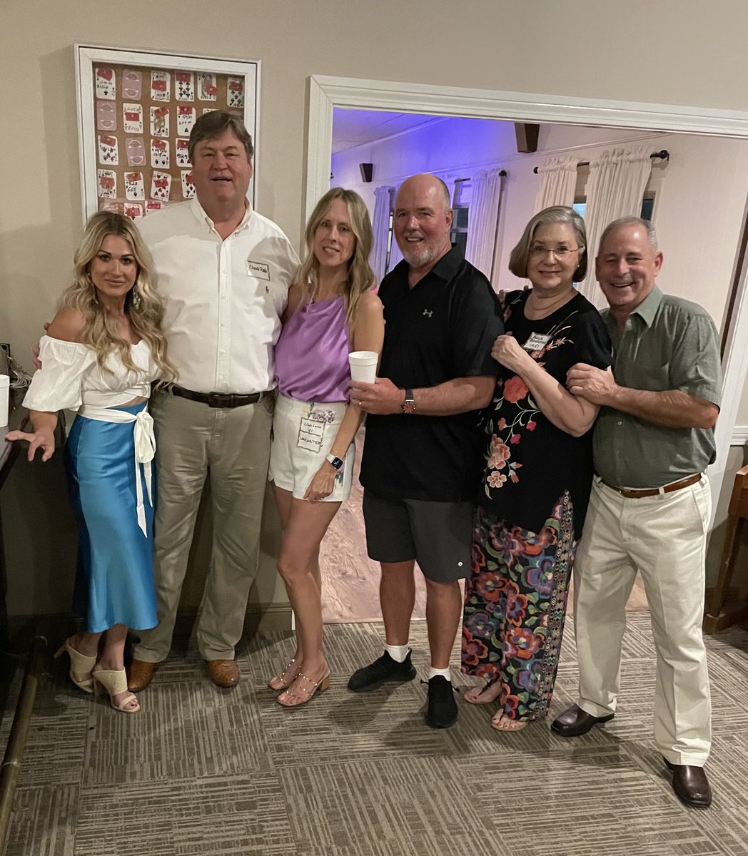3_elle_tiger's tweet photo. We raise hell, just for fun, weβre the class of β81 π 10 out of 58 from our class, some couldnβt attend, others no longer with us. Glad to see some of my childhood buddies & teachers. My Algebra & Trig teacher is the reason I got to skip Algebra at LSU ππ» #Huntington #Ferriday https://t.co/6cwaxu0W5T