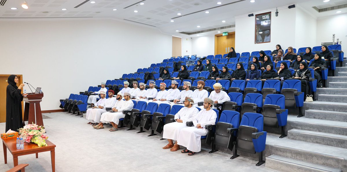 تنظم وزارة العدل والشؤون القانونية على مدى (5) خمسة أيام خلال الفترة من 4إلى 8 من شهر يونيو الجاري دورة تدريبية لطلبة كلية الحقوق بجامعة السلطان قابوس، وجامعة صحار، وذلك في إطار التعاون القائم بين الوزارة وهذه المؤسسات التعليمية، حيث تشتمل هذه الدورة على محاضرات نظرية، وتطبيقات..