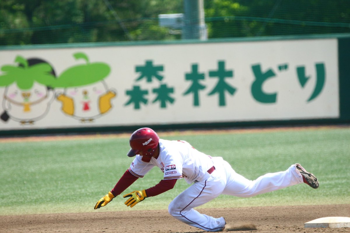 Ou8M2's tweet photo. 2023.06.04(泉)

マルチ安打の平良くん🥳
(何もないとこで転んでた笑)
#RakutenEagles #楽天イーグルス
#eaglesfarm
#平良竜哉 https://t.co/xBYjElCxQF